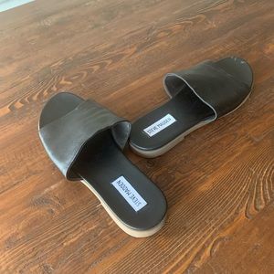 Steve Madden Black Leather Flats 💜